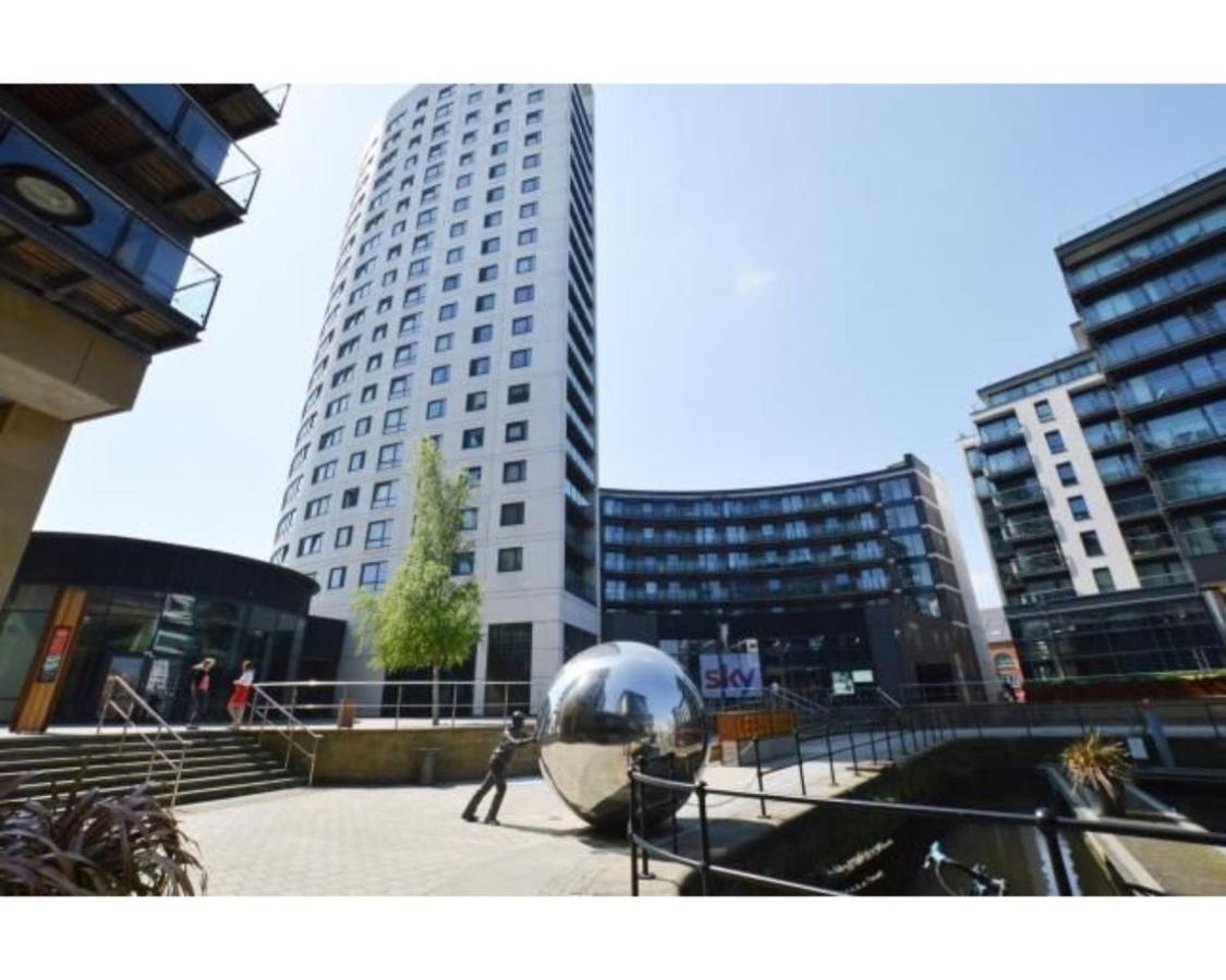 Apartment Modern Deluxe Dock Free Secure Parking Leeds (West Yorkshire)